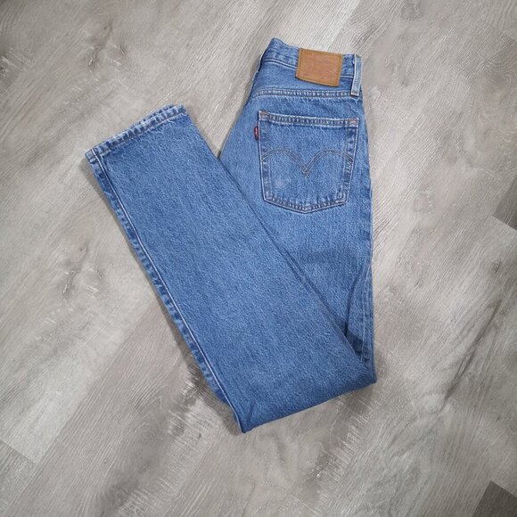 Levi's 501 Ladies Size 25/32 Button Front Distressed Light Wash Blue Jeans - Picture 15 of 16